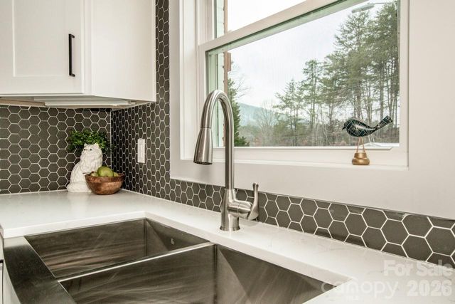 6229 Mountain Grove Road, Hickory, NC 28602