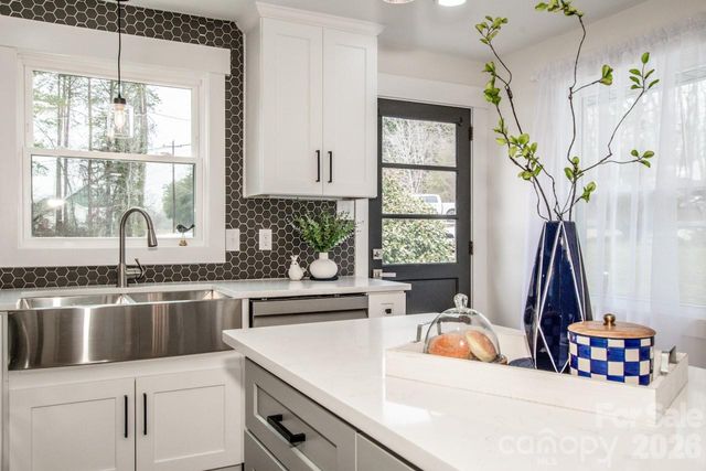 6229 Mountain Grove Road, Hickory, NC 28602