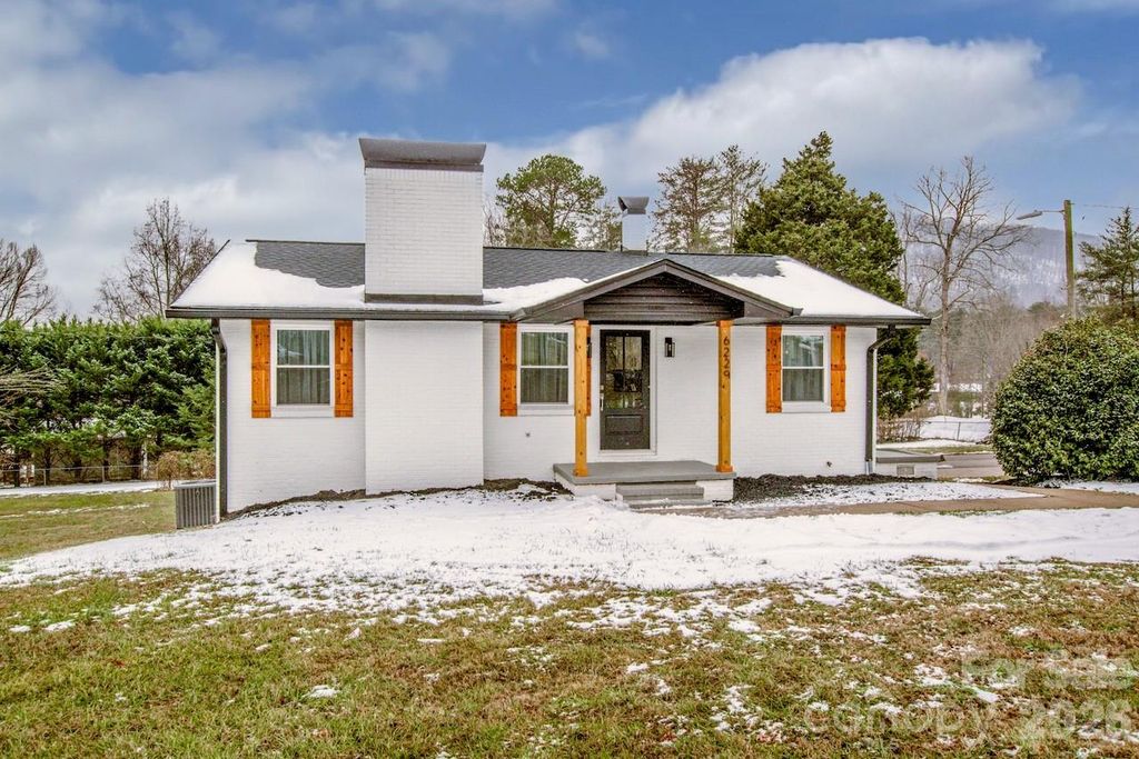 6229 Mountain Grove Road, Hickory, NC 28602