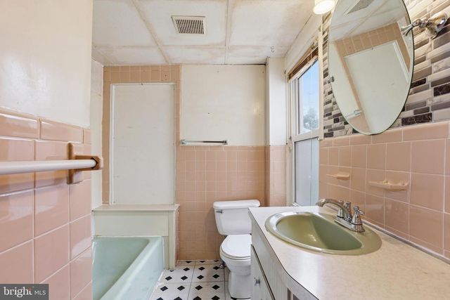 25 WATER ST, Reading, PA 19605
