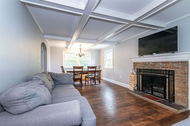 15 Linwood Avenue, Salem, NH 03079