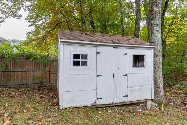 15 Linwood Avenue, Salem, NH 03079