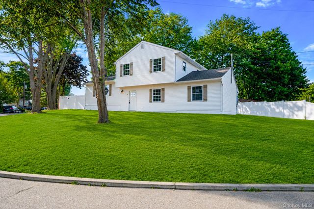 18 Joyce Drive, Riverhead, NY 11901