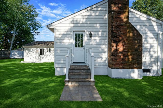 18 Joyce Drive, Riverhead, NY 11901