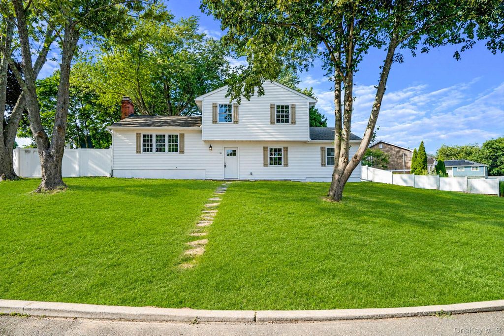 18 Joyce Drive, Riverhead, NY 11901