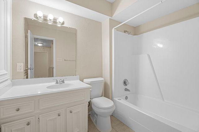 304 E Adoue Street, Alvin, TX 77511