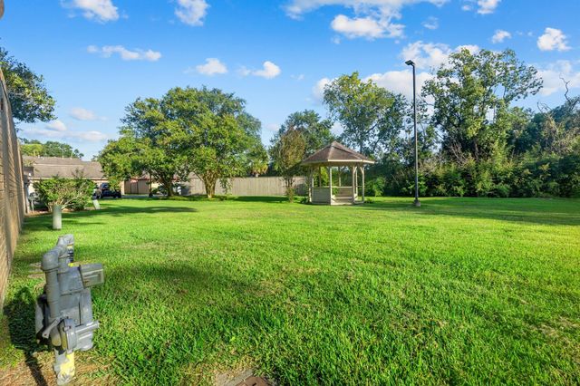 304 E Adoue Street, Alvin, TX 77511