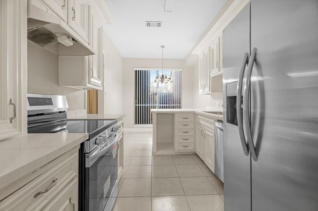 304 E Adoue Street, Alvin, TX 77511