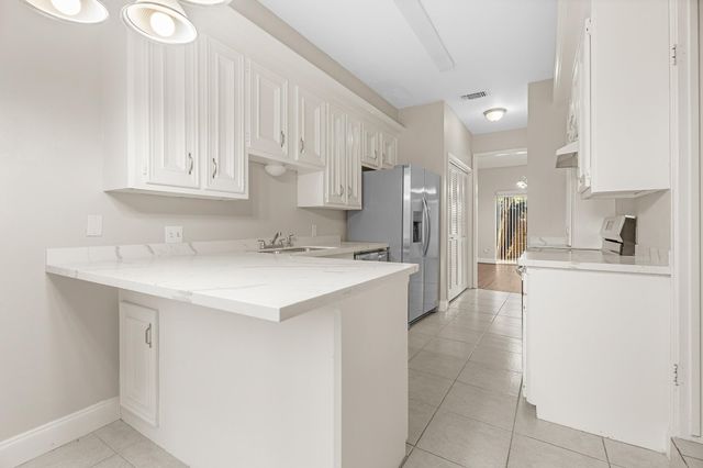 304 E Adoue Street, Alvin, TX 77511