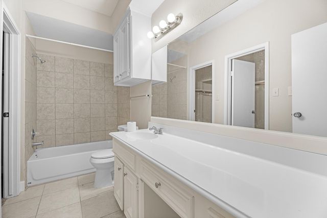 304 E Adoue Street, Alvin, TX 77511