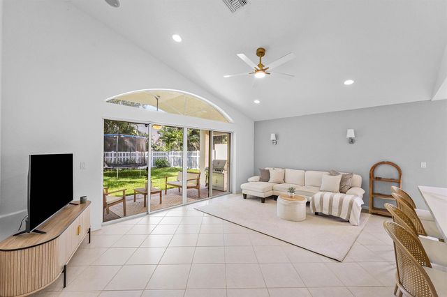 4245 Bluff Harbor Way, Wellington, FL 33449