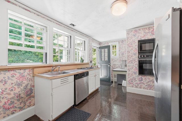 39 Otsego Road, Worcester, MA 01609