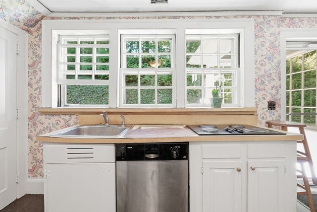 39 Otsego Road, Worcester, MA 01609