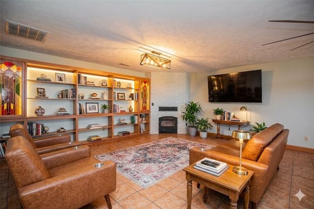 169 Mulberry Lane, Eureka Springs, AR 72631