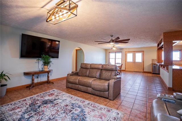 169 Mulberry Lane, Eureka Springs, AR 72631