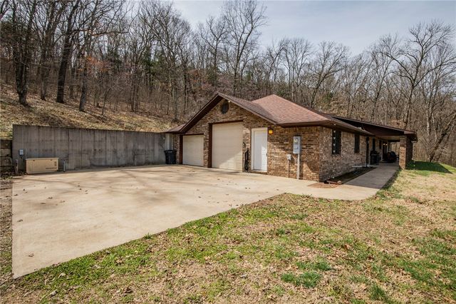 169 Mulberry Lane, Eureka Springs, AR 72631