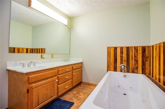 169 Mulberry Lane, Eureka Springs, AR 72631