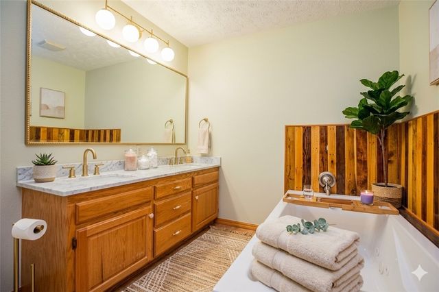 169 Mulberry Lane, Eureka Springs, AR 72631