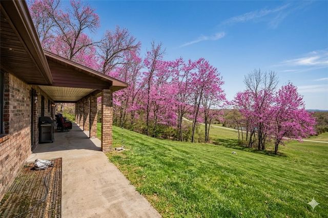 169 Mulberry Lane, Eureka Springs, AR 72631