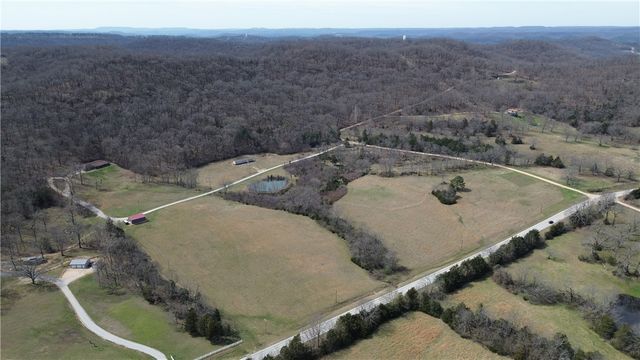 169 Mulberry Lane, Eureka Springs, AR 72631