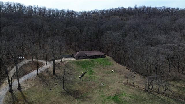 169 Mulberry Lane, Eureka Springs, AR 72631