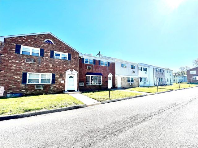 27 Lexington Lane, New Windsor, NY 12553