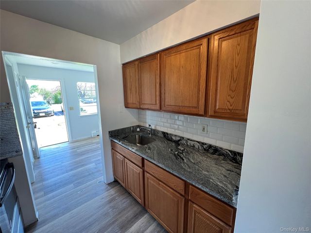 27 Lexington Lane, New Windsor, NY 12553