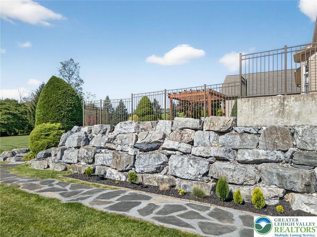 5820 Harvest Place, North Whitehall Twp, PA 18078