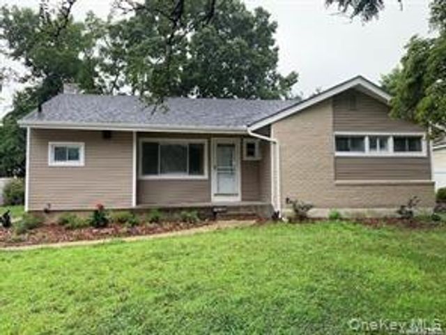 402 Leslie Lane, Uniondale, NY 11553