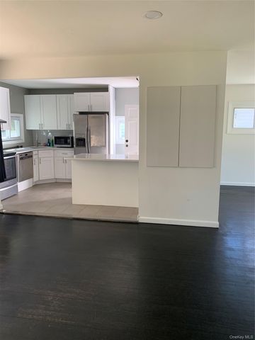 402 Leslie Lane, Uniondale, NY 11553