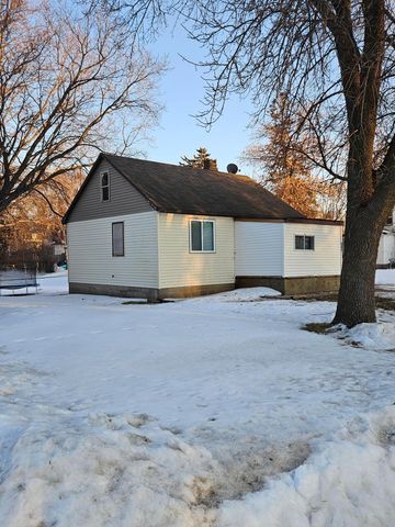 421 1st Street SE, Pelican Rapids, MN 56572