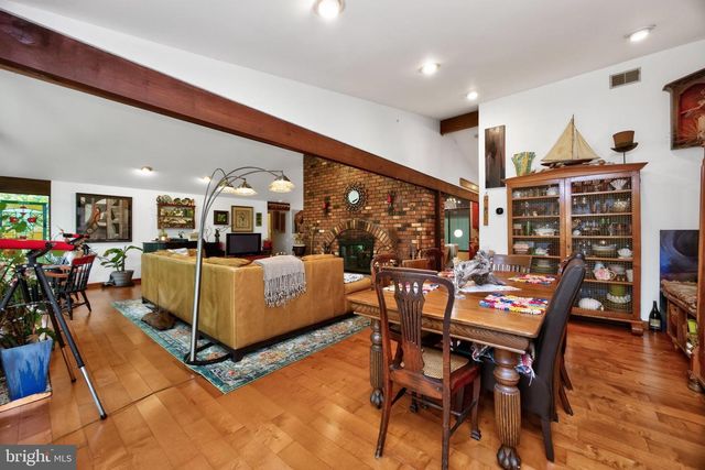 1048 BEAUMONT RD, Berwyn, PA 19312
