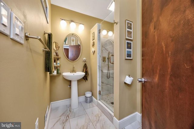 1048 BEAUMONT RD, Berwyn, PA 19312