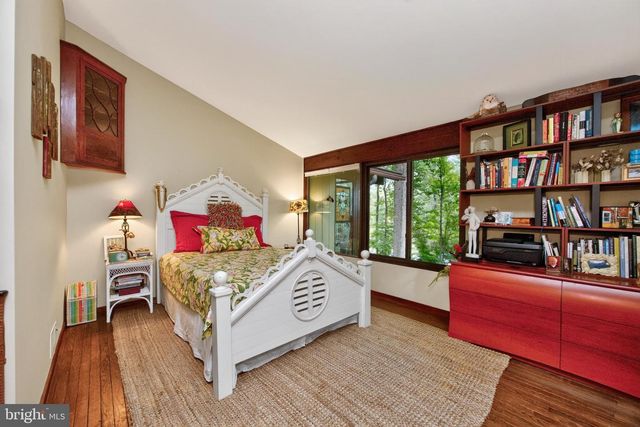 1048 BEAUMONT RD, Berwyn, PA 19312