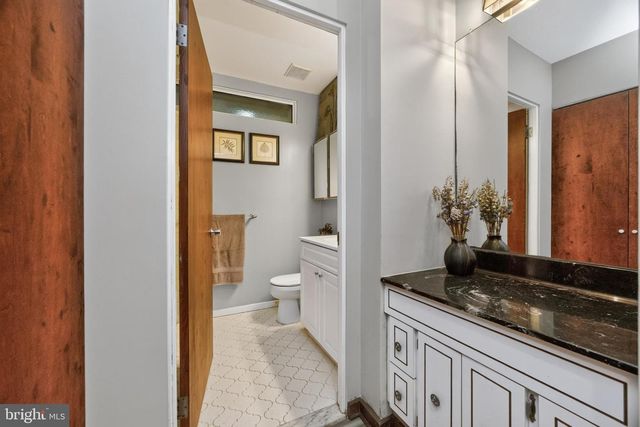 1048 BEAUMONT RD, Berwyn, PA 19312
