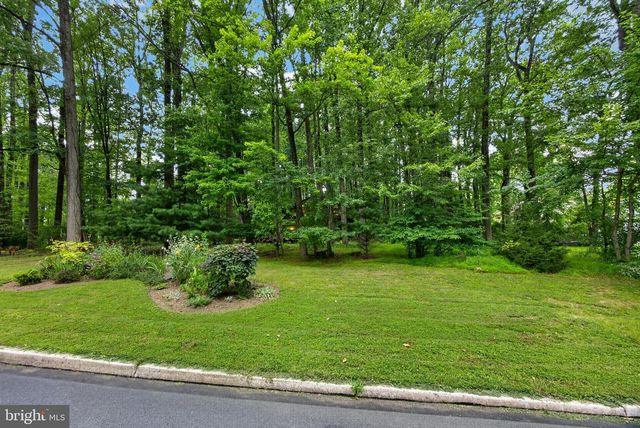 1048 BEAUMONT RD, Berwyn, PA 19312