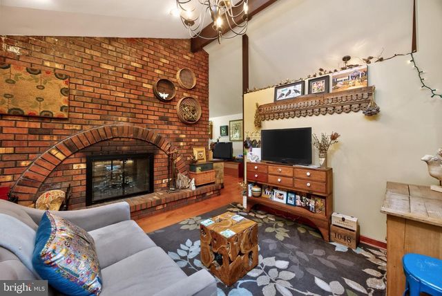 1048 BEAUMONT RD, Berwyn, PA 19312