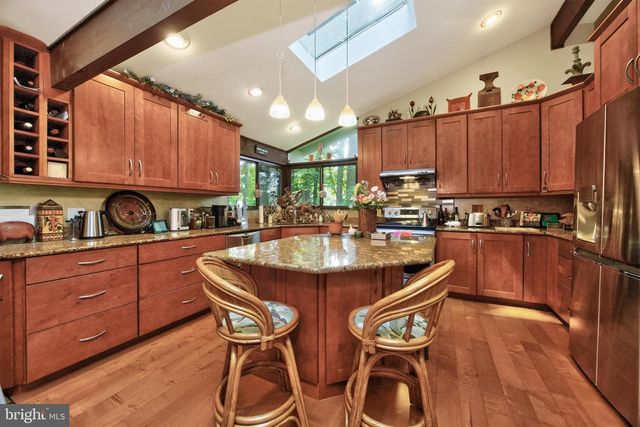 1048 BEAUMONT RD, Berwyn, PA 19312