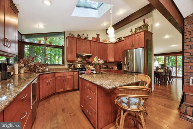 1048 BEAUMONT RD, Berwyn, PA 19312