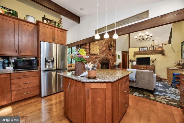 1048 BEAUMONT RD, Berwyn, PA 19312