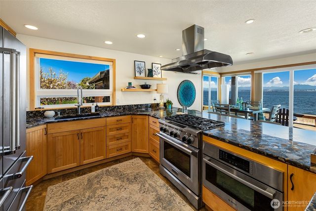 4906 Marshall Rd, Clinton, WA 98236