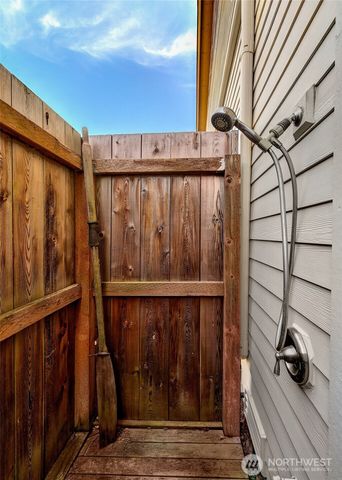 4906 Marshall Rd, Clinton, WA 98236