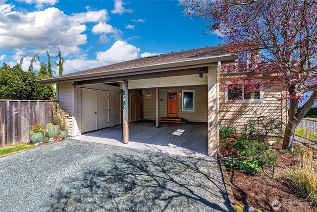 4906 Marshall Rd, Clinton, WA 98236