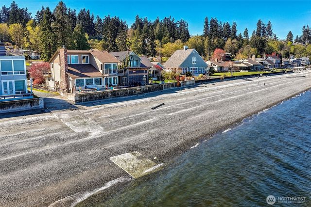 4906 Marshall Rd, Clinton, WA 98236