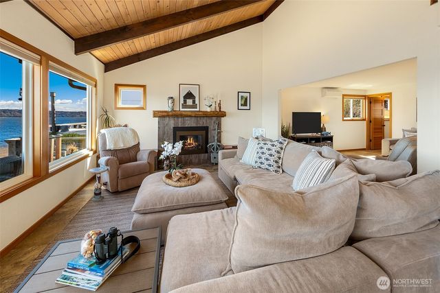4906 Marshall Rd, Clinton, WA 98236