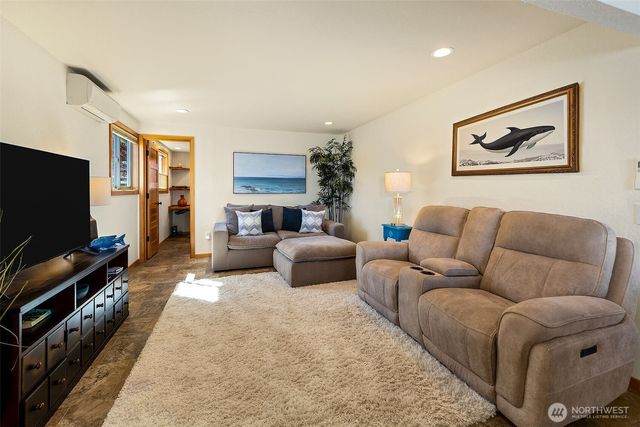 4906 Marshall Rd, Clinton, WA 98236