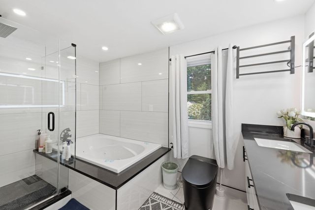 359 Se Main St, Douglas, MA 01516