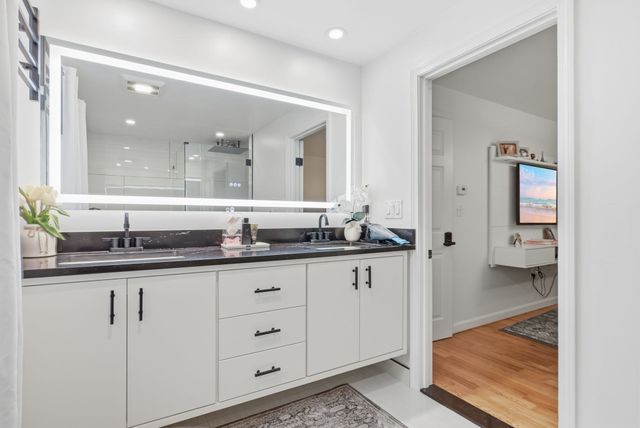 359 Se Main St, Douglas, MA 01516