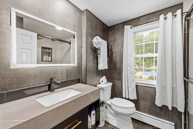 359 Se Main St, Douglas, MA 01516