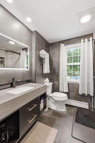 359 Se Main St, Douglas, MA 01516